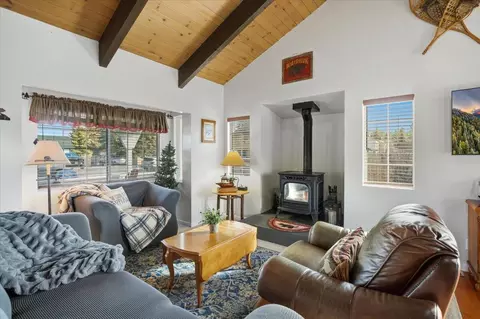 Living - 913 Mount Doble Dr, Big Bear City, CA 92314 photo 2 of 4