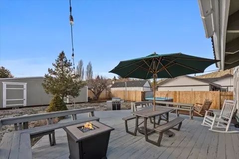 Exterior - 913 Mount Doble Dr, Big Bear City, CA 92314 photo 7 of 16