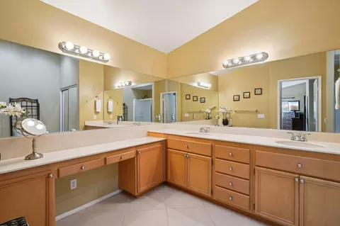 Bath - 49382 Wayne St, Indio, CA 92201 photo 2 of 4