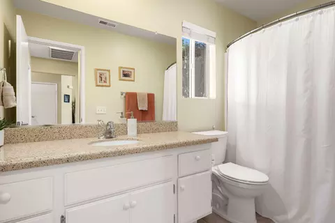 Bath - 82441 Gregory Ct, Indio, CA 92201 photo 2 of 2
