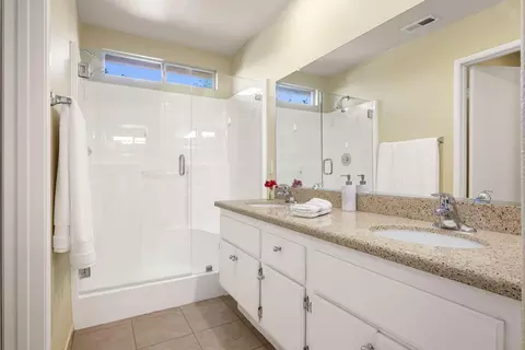 Bath - 82441 Gregory Ct, Indio, CA 92201 photo 1 of 2