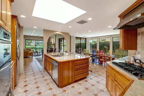70 Columbia Dr, Rancho Mirage, CA 92270