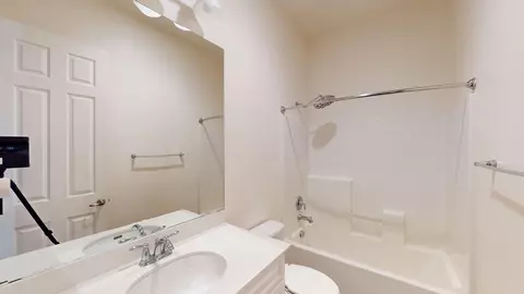 Bath - 85624 Molvena Dr, Indio, CA 92203 photo 3 of 3