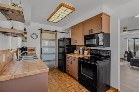 Kitchen - 63555 Walpi Dr, Joshua Tree, CA 92252 photo 1 of 1