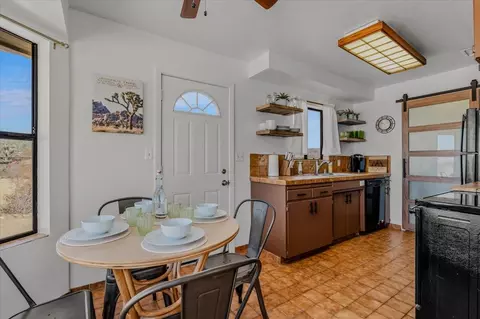Dining - 63555 Walpi Dr, Joshua Tree, CA 92252 photo 2 of 2