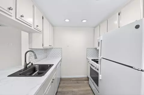 Kitchen - 48344 Stewart Dr, Indio, CA 92201 photo 2 of 2