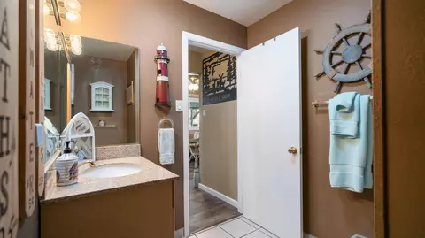 Bath - 6913 Apache Trl, Yucca Valley, CA 92284 photo 3 of 4