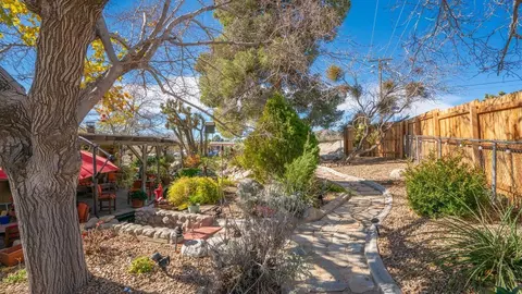 Exterior - 6913 Apache Trl, Yucca Valley, CA 92284 photo 9 of 17