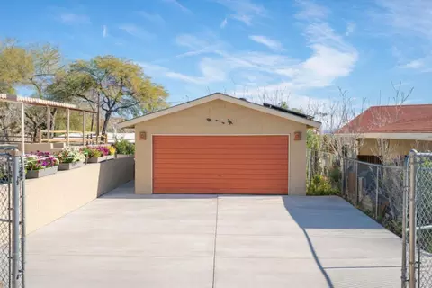 Exterior - 6913 Apache Trl, Yucca Valley, CA 92284 photo 15 of 17