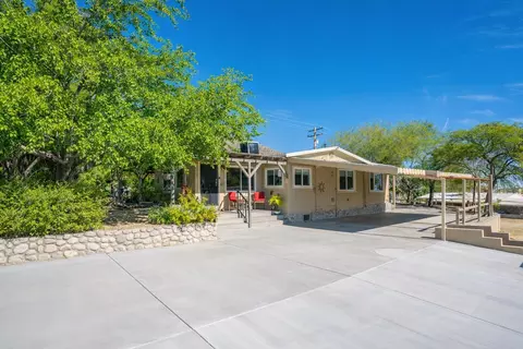 Exterior - 6913 Apache Trl, Yucca Valley, CA 92284 photo 12 of 17