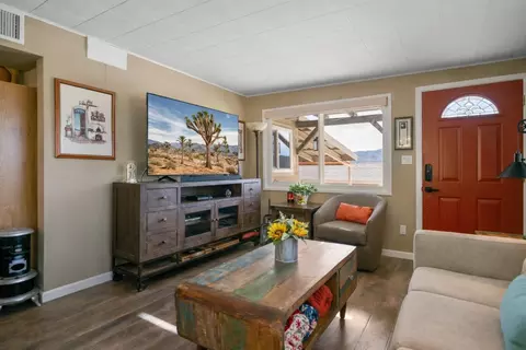 Living - 6913 Apache Trl, Yucca Valley, CA 92284 photo 3 of 4