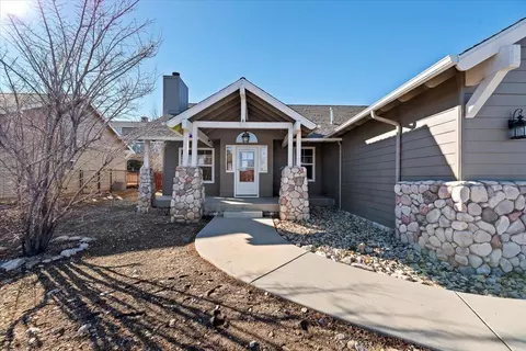 Exterior - 329 Pine Ln, Big Bear City, CA 92314 photo 10 of 17