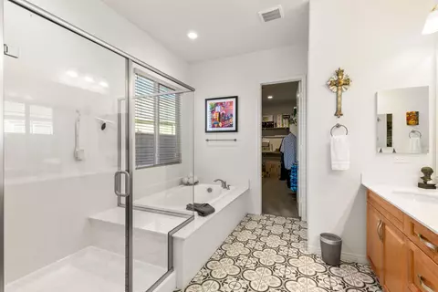Bath - 43595 Vacanza Ct, Indio, CA 92203 photo 2 of 6