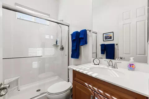 Bath - 43595 Vacanza Ct, Indio, CA 92203 photo 5 of 6