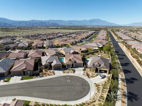 View/Area - 43595 Vacanza Ct, Indio, CA 92203 photo 4 of 20