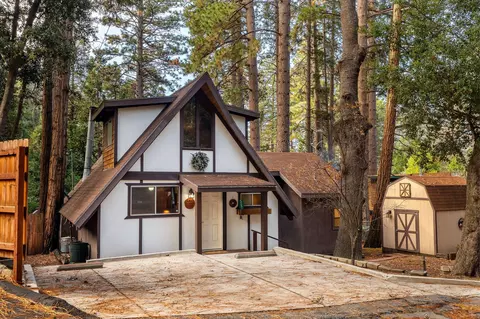 52515 Sunset Dr, Idyllwild, CA 92549