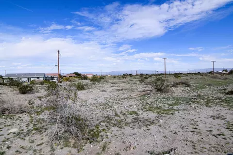 1572 Arctic Ave, Thermal, CA 92274 photo 2