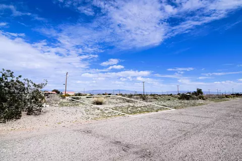 1572 Arctic Ave, Thermal, CA 92274 photo 10
