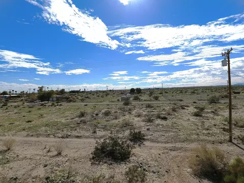 1572 Arctic Ave, Thermal, CA 92274 photo 5