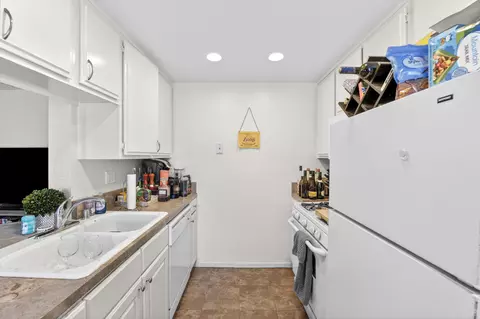 Kitchen - 48314 Stewart Dr, Indio, CA 92201 photo 4 of 4