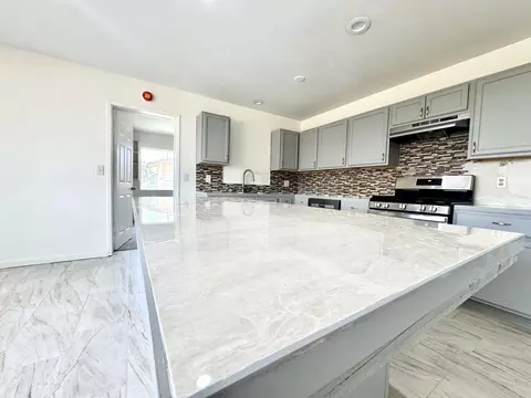 Kitchen - 7421 Bannock Trl, Yucca Valley, CA 92284 photo 3 of 3