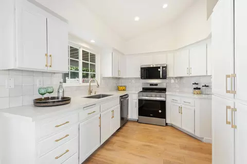 Kitchen - 80888 Boulder Dr, Indio, CA 92201 photo 2 of 4