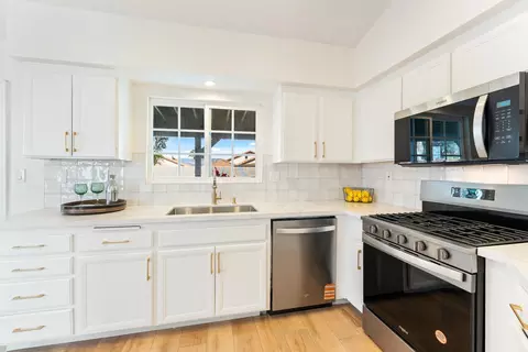 Kitchen - 80888 Boulder Dr, Indio, CA 92201 photo 3 of 4