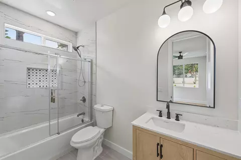 Bath - 2779 Wilson St, Carlsbad, CA 92008 photo 3 of 7