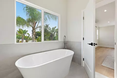 Bath - 2779 Wilson St, Carlsbad, CA 92008 photo 7 of 7