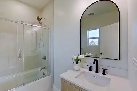 Bath - 2779 Wilson St, Carlsbad, CA 92008 photo 4 of 7
