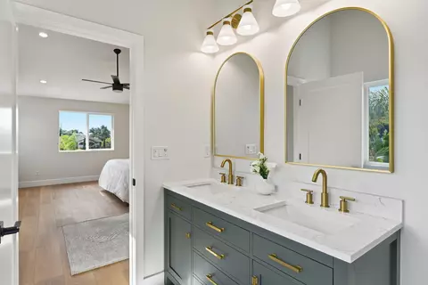 Bath - 2779 Wilson St, Carlsbad, CA 92008 photo 6 of 7