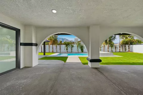2587 N Calico Ln, Palm Springs, CA 92262