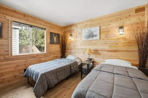 Bedroom - 465 Wabash Ln, Sugarloaf, CA 92386 photo 5 of 10