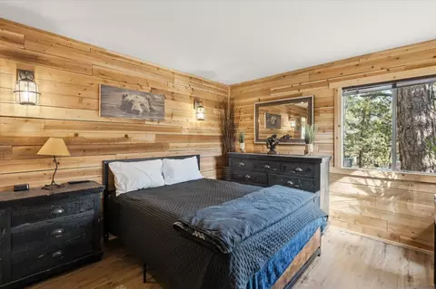 Bedroom - 465 Wabash Ln, Sugarloaf, CA 92386 photo 2 of 10