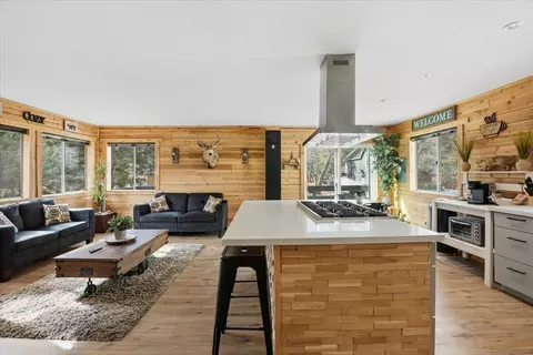 Kitchen - 465 Wabash Ln, Sugarloaf, CA 92386 photo 3 of 6