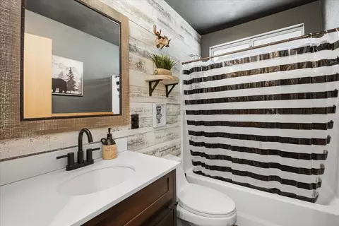 Bath - 465 Wabash Ln, Sugarloaf, CA 92386 photo 1 of 3