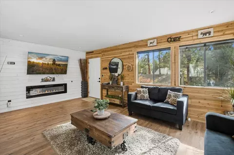 Living - 465 Wabash Ln, Sugarloaf, CA 92386 photo 1 of 2