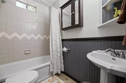 Bath - 933 East Ln, Big Bear City, CA 92314 photo 1 of 3