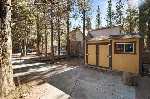 Exterior - 933 East Ln, Big Bear City, CA 92314 photo 6 of 6