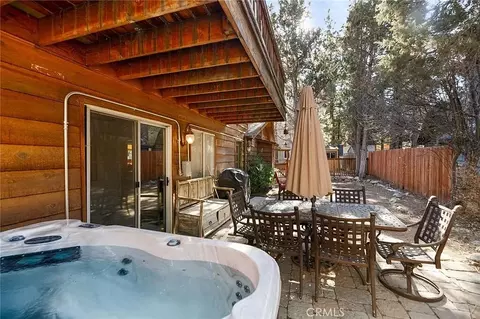 Exterior - 933 East Ln, Big Bear City, CA 92314 photo 3 of 6