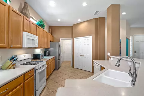 Kitchen - 80717 Turnberry Ct, Indio, CA 92201 photo 3 of 5