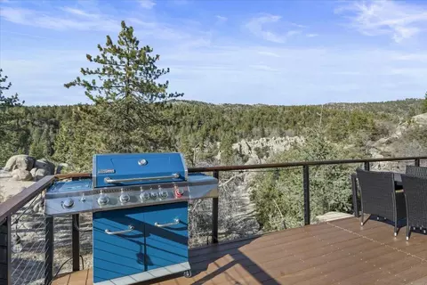 Exterior - 33334 Forrest Dr, Running Springs, CA 92382 photo 7 of 9