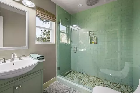 Bath - 33334 Forrest Dr, Running Springs, CA 92382 photo 2 of 3