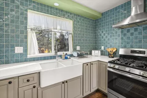 Kitchen - 33334 Forrest Dr, Running Springs, CA 92382 photo 3 of 4