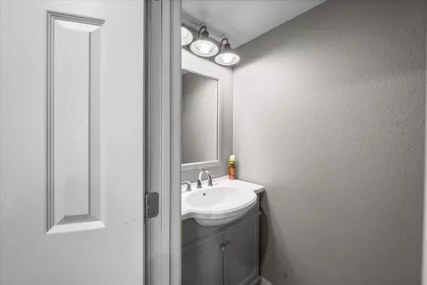 Bath - 33334 Forrest Dr, Running Springs, CA 92382 photo 1 of 3