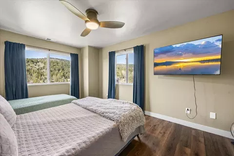 Bedroom - 33334 Forrest Dr, Running Springs, CA 92382 photo 1 of 6