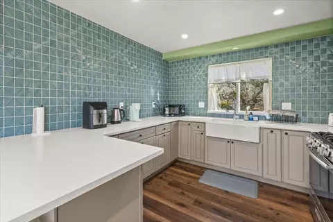 Kitchen - 33334 Forrest Dr, Running Springs, CA 92382 photo 2 of 4