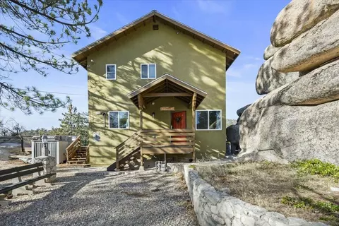 Exterior - 33334 Forrest Dr, Running Springs, CA 92382 photo 3 of 9