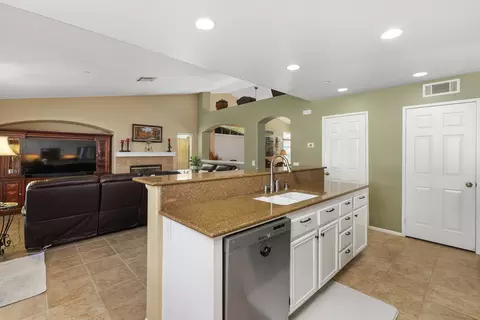 7348 Elderberry Ct, Fontana, CA 92336 photo 13