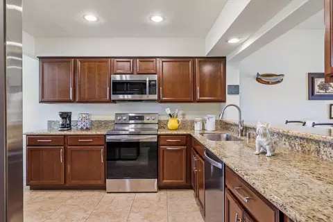 512 Desert Falls Dr N, Palm Desert, CA 92211